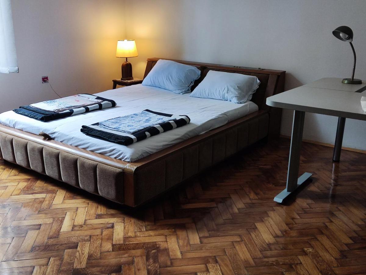 Vintage Apartment In The Center Of Novi Sad Esterno foto